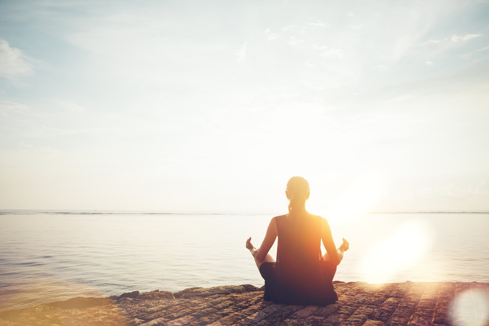 Conscious hydration app: how much water you need today based on your city, weight and day